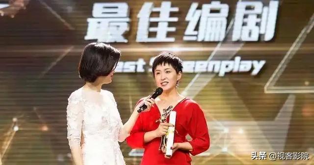 微短剧红毯之夜星光背后,编剧月入仅6000,演员连续工作40小时