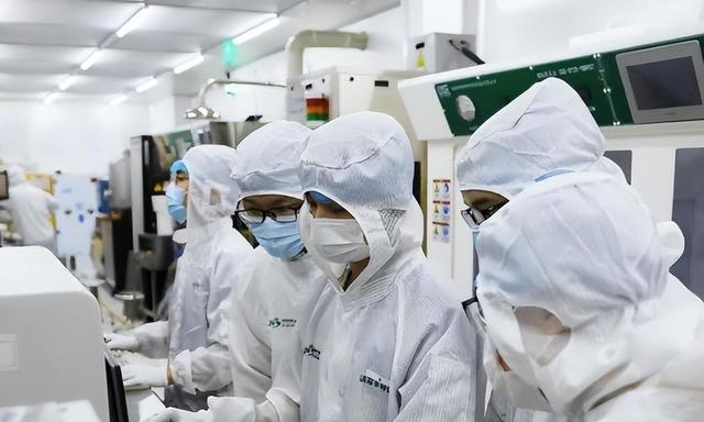 特朗普向全球发出通牒：180天内必须对中国动手，不帮忙就加税