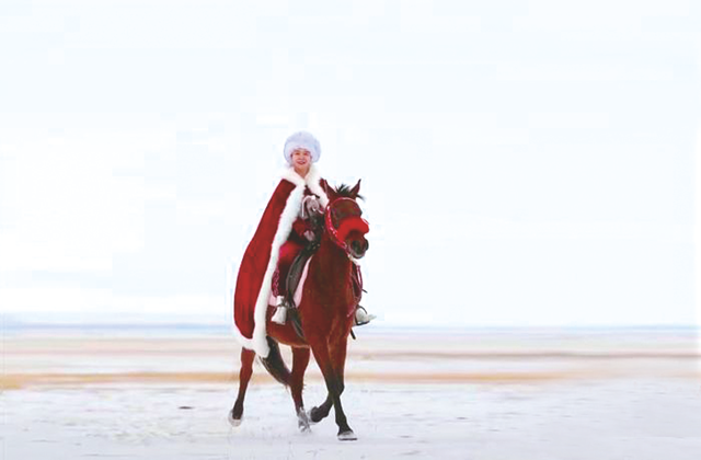 47岁贺娇龙去世！同学曝抢救过程，网友提醒成真	，此前疑早有征兆