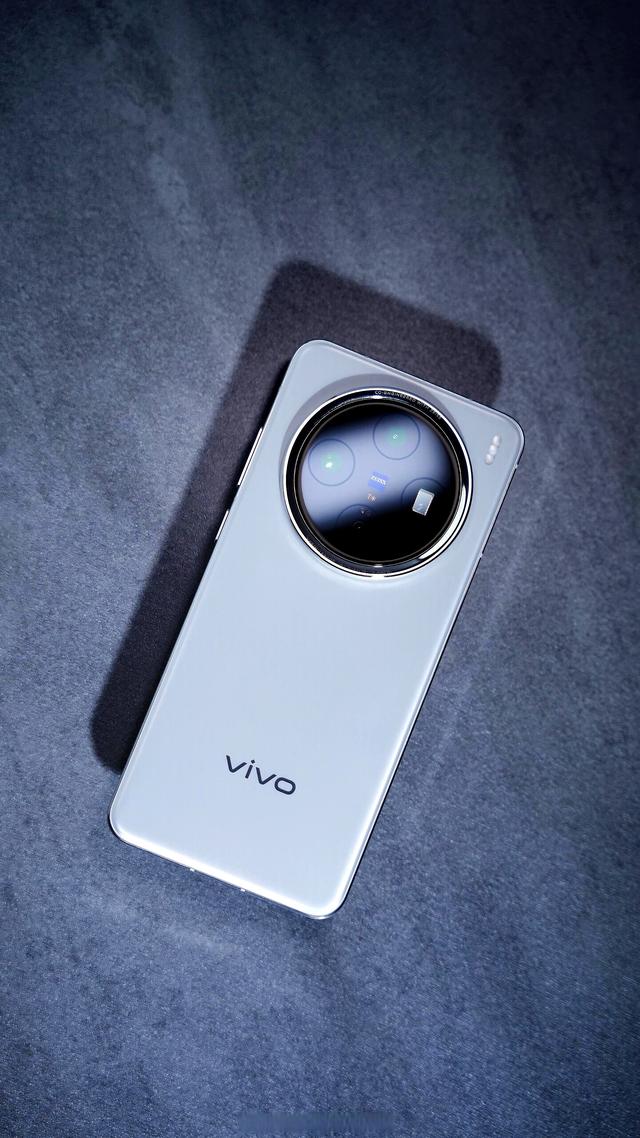 "张三别吹vivo了！参数赢，体验输，这波我站Realme！