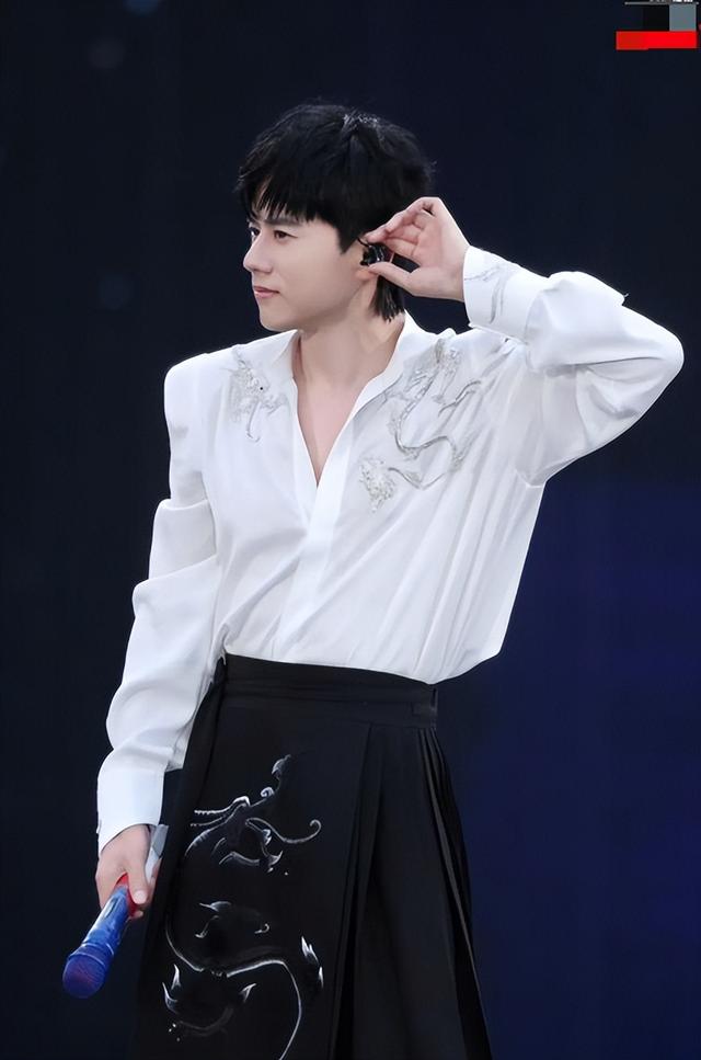 央媒发文，高调官宣42岁张杰喜讯，全网恭喜，终于等到这一天