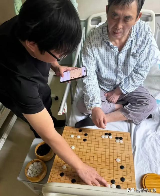 73岁聂卫平生日照曝光：身材消瘦	，脸色苍白，身边围满庆生的人！