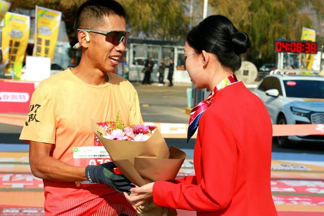 4000余名中外健儿逐梦泰山 徒步穿越齐鲁千年文脉