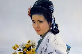 杜十娘死前怒扔百宝箱，并非因为李甲抛弃她，更多的是一种无奈图片