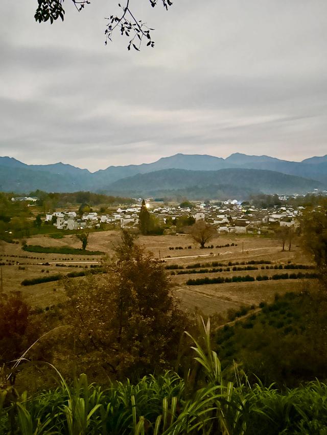 等待日出(黟县宏村镇卢村与奇墅湖)