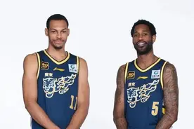 广东男篮官宣与巴顿、贝兹利解约，将引进新外援，媒体人：CBA军备竞赛继续升级图片