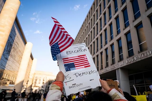 中美全面战争开启？特朗普杀招尽显全面围剿！中方一招让美国梦碎
