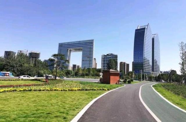河南人口最少的地级市，面积比开封、许昌小，常住人口不足160万