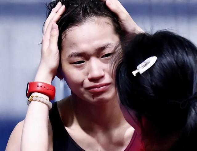 全红婵归队了！她变化真大，身材高挑颜值抢眼，留了长发气场强大