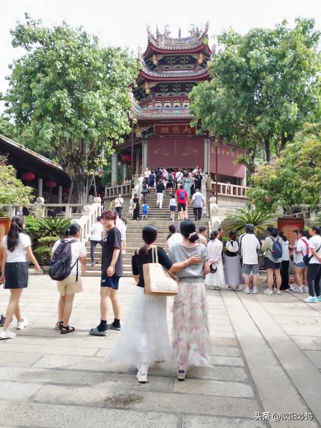 我来夏门去南普通寺卸却“班味”装着“禅意”回烟火人间