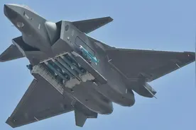 媒体：歼20装备的导弹非常厉害，能击落F22和F35图片