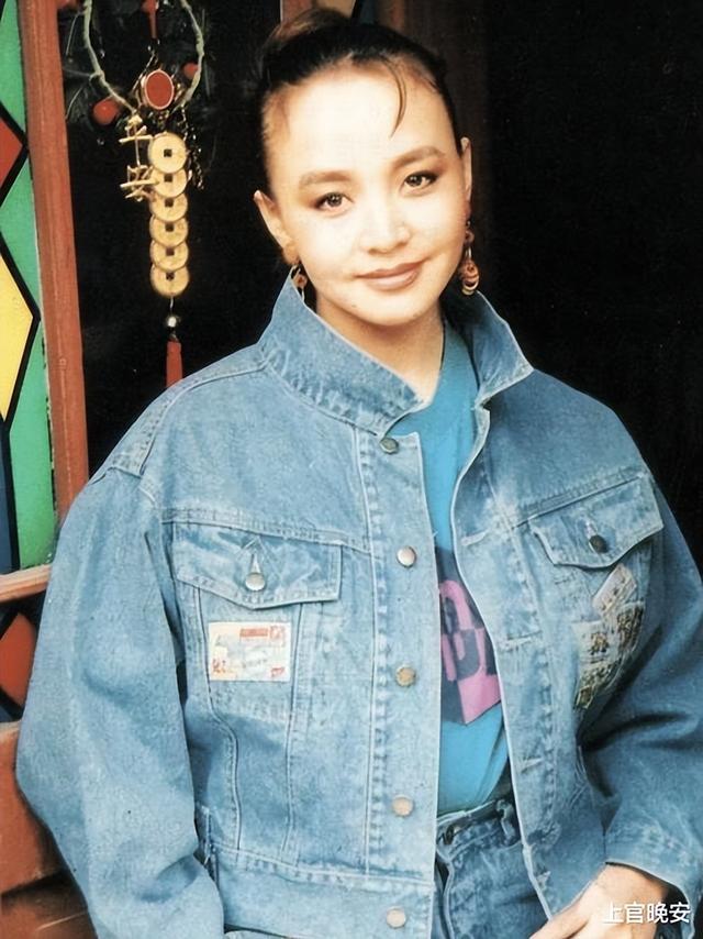 身价过百亿，坐拥北京一条街	，出门私人飞机，京圈富婆都有谁？