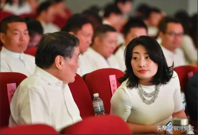 大瓜！宗家海外资产大曝光，美国买1.8亿豪宅，宗馥莉为亲妈铺路