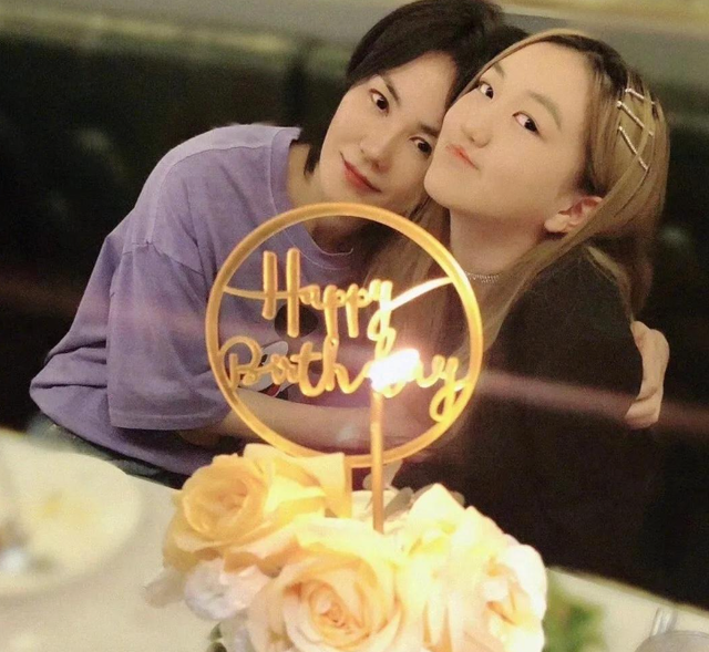 官方发文，高调官宣56岁王菲喜讯，让谢霆锋和整个娱乐圈沉默了