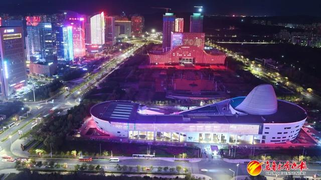 来自乌鲁木齐的浪漫！整座城市都在发光