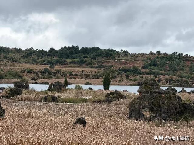 徒步石林蓑衣山、赏水上石林，遇降雨淅淅沥沥，收获特别的体验