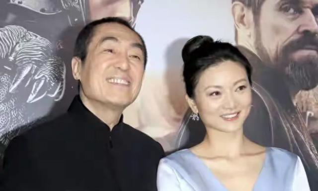 张艺谋和巩俐合影，张艺谋和陈婷合影，生理性喜欢显而易见