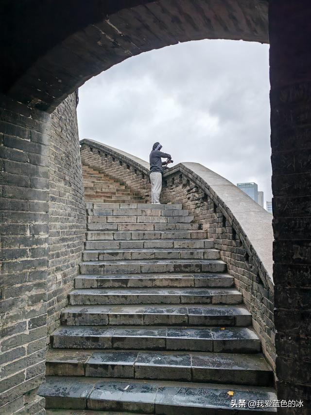 邯郸丛台公园最大的亮点就是里面的一座造型奇特的城堡