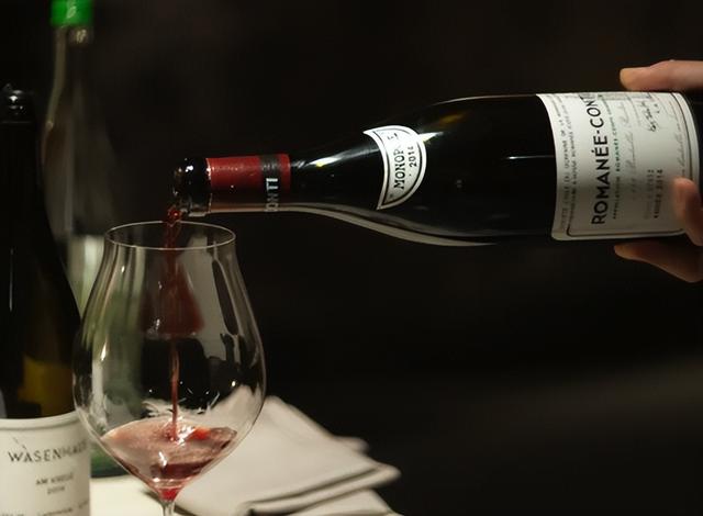 红酒过期了还能喝吗？酿酒师傅给出答案	，看完涨知识了