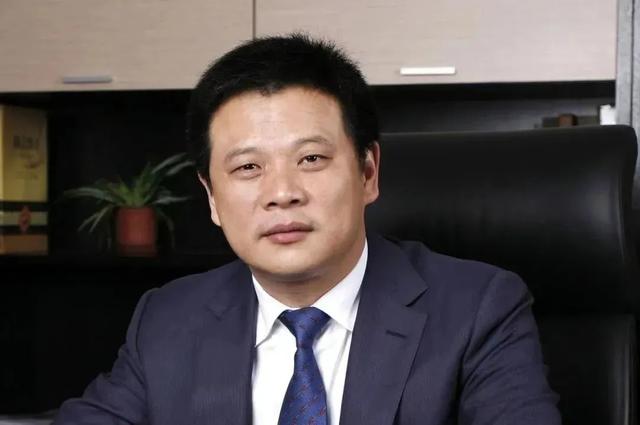 中专生的逆袭:从负债300万,到获腾讯投资、公司年入100亿