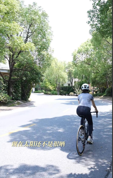 央视女主持人上海豪宅曝光，三层别墅带俩院子，新婚一年生活滋润