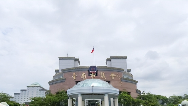8人压倒性支持，郑丽文强援全部到齐，张亚中断言：国民党输怕了