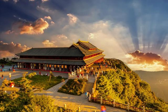 青山如黛,锦绣峨眉——峨眉山旅游攻略