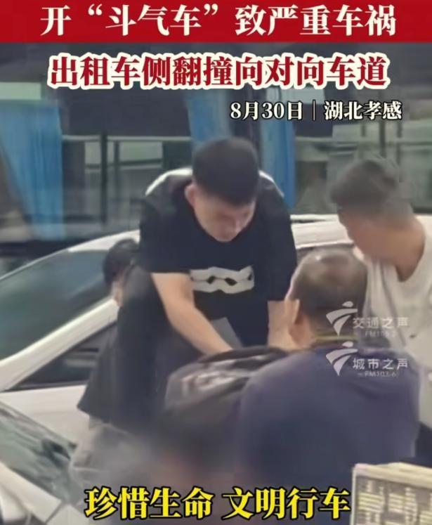 出租车被撞飞后续：车内数名军人，伤情惨重多处骨折，司机不简单