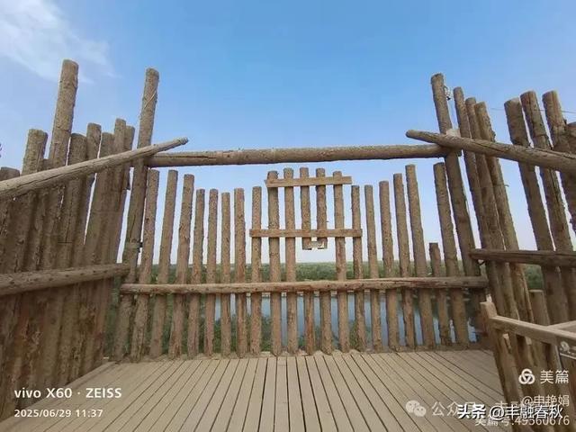 探秘新疆巴楚红海景区:自然与人文的交响| 申艳娟