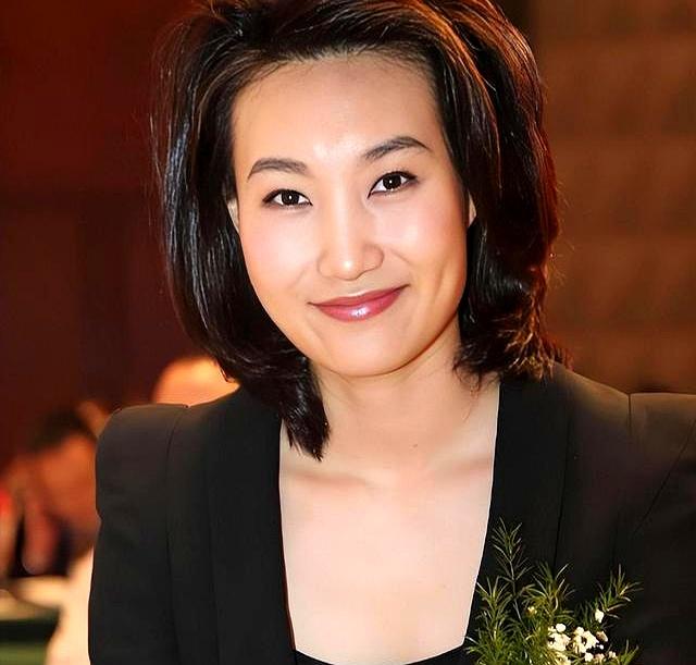 以假乱真？国家终于出手了，不仅李梓萌被牵连，董卿也涉及其中