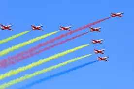 空军航空大学，只招3个本科专业，每月发1000多块钱，年薪10W+图片