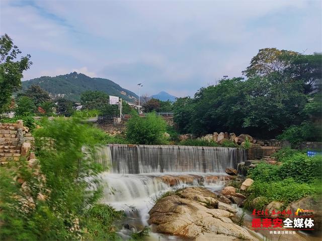 雨后虎山水库飞瀑如练 梳洗亭里听涛赏绿