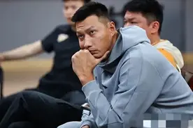 易建联代言品牌与其火速切割，未来可能有一种选择，网友期待转机图片
