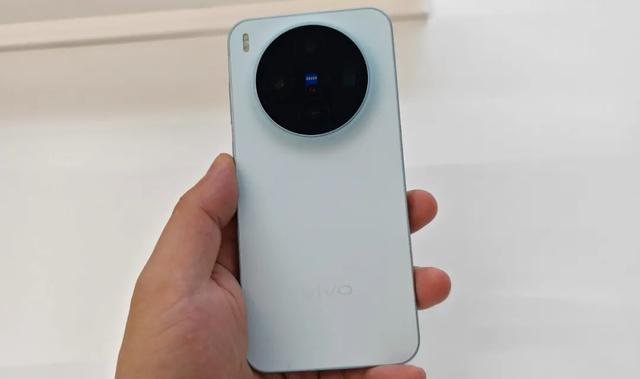 价格仅差100，天玑阵营的对决，OPPO Find X9和vivo X300哪款适合你