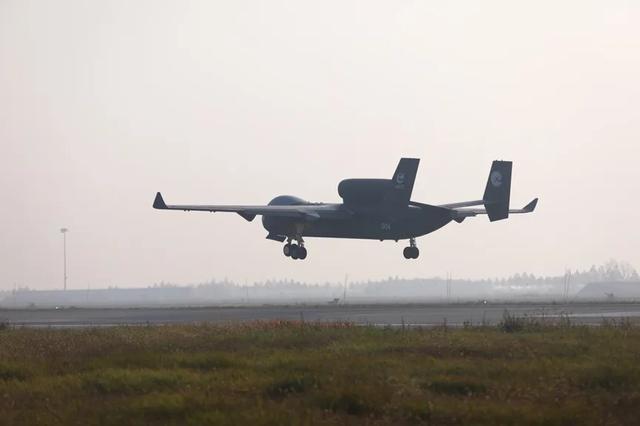 百机蜂群出击！中国空中航母！