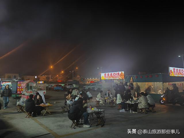 泰安：城东有一个夜市紧邻两所高校，满满青春气息，点燃烟火江湖
