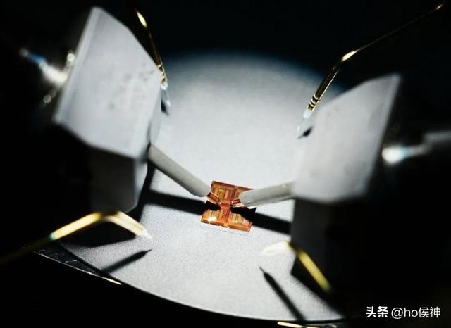 全球首颗！1nm刻蚀机自主3月后，中国芯片又迎新飞跃，将打破封锁