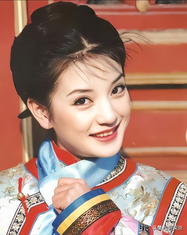 面相又变了！49岁赵薇广东吃饭，又老又瘦没架子，却再无回头路走