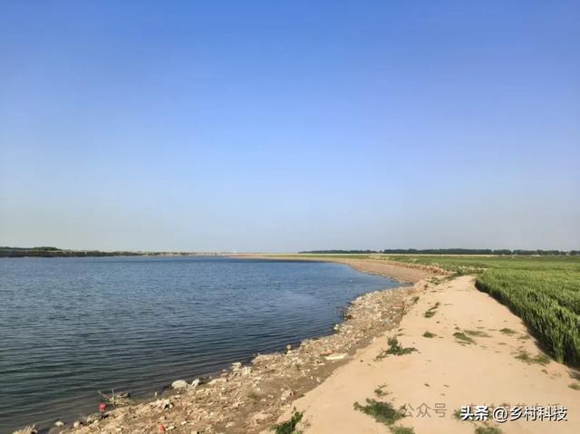 打卡临潼畅心湾，车开到堤坝上露营烧烤，比黄河的乾坤湾还舒畅！