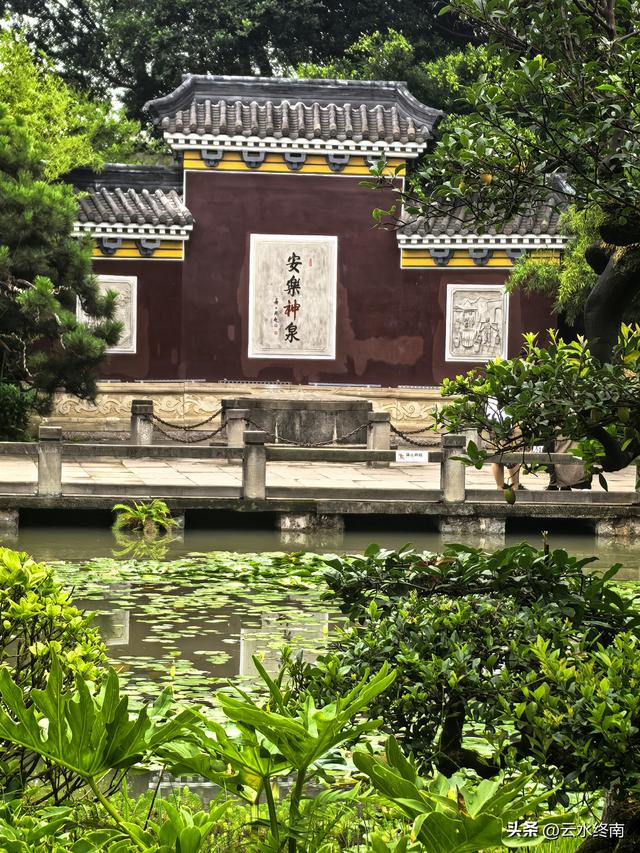 一个四A级景区的酒厂，最贵的酒要卖88万，咱买不起但免费喝得起