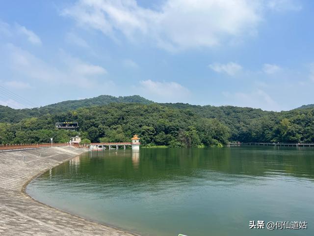 节日里的白云山