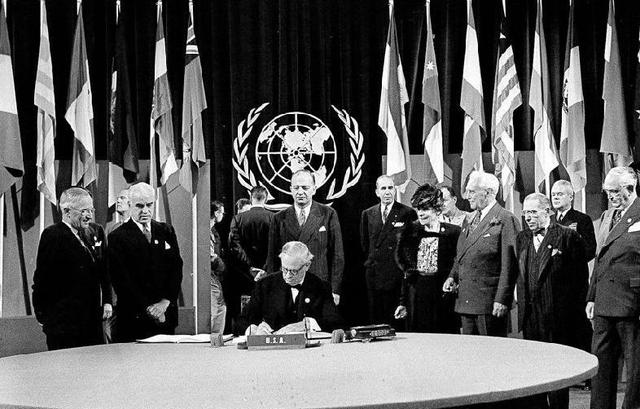 高市早苗终究是没挺住，中美罕见联合敲打之后，日方选择后退一步