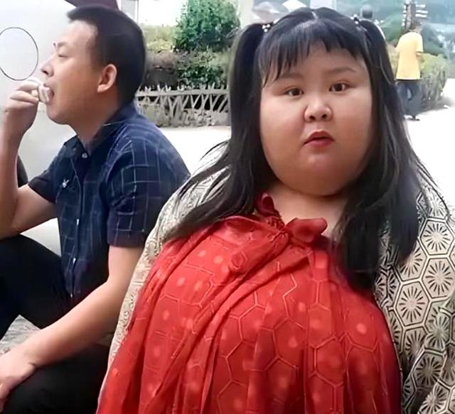 7年前	，那个被丈夫“投喂	”到330斤的校花：流量下的她，如今活