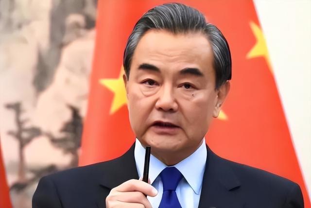 王毅发出最强统一信号：两件大事向全球明示，中国不再回避