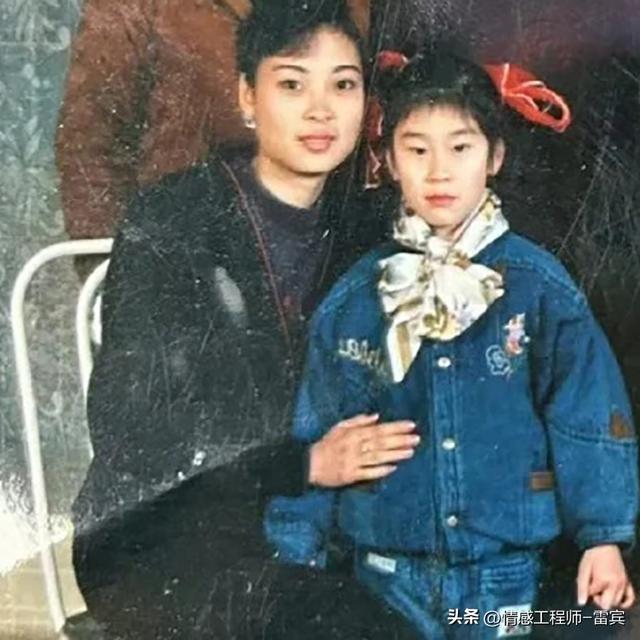 宗馥莉全家罕曝光！婶婶漂亮妈妈格格不入，爷爷奶奶果然宠孙子！