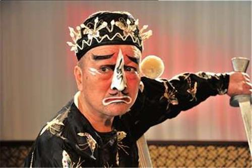 79岁李保田现状：定居山东衰老明显，儿子李彧太像父亲的“翻版”