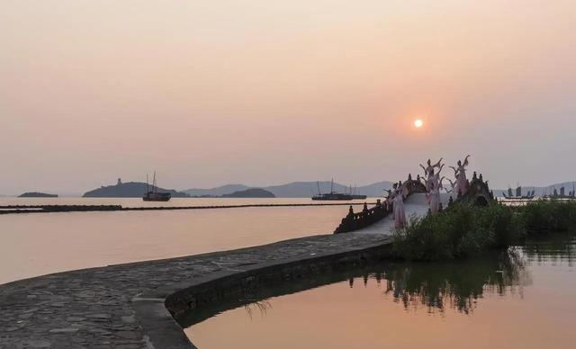 我是北京人移居无锡快2年了，忍不住想说说，两座城市的真实感受