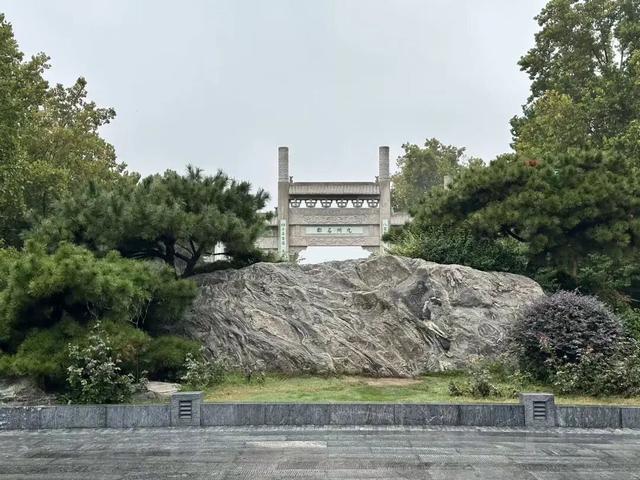 【花开卧龙，心动五一】暖心收官｜短暂的离别，是为了银杏树下更好的重逢