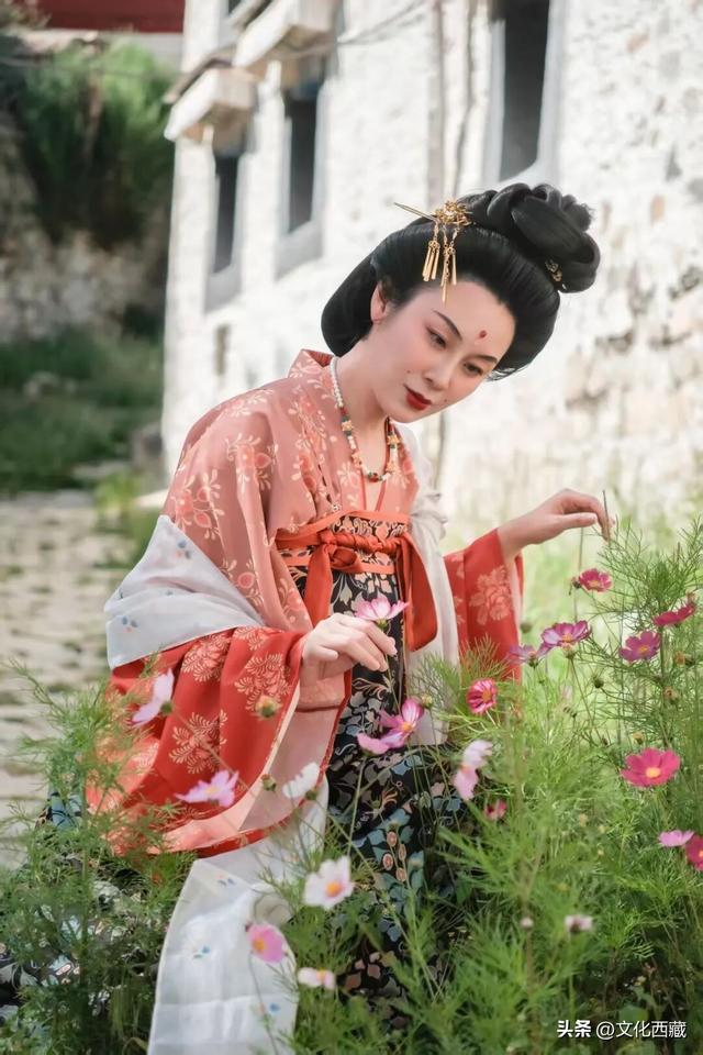 礼赞60年·我的西藏幸福映像 |穿上汉服走进哲蚌寺