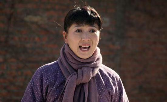 钱再多有什么用？53岁千万身家的闫学晶，每天为32岁儿子操碎了心